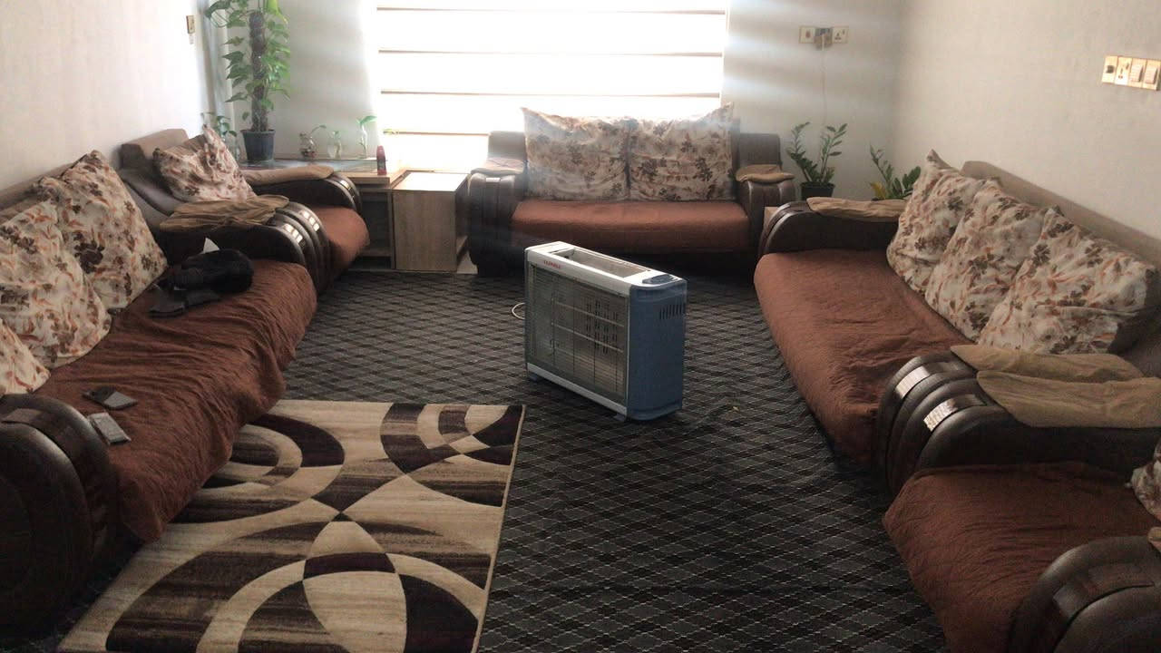 غراض مستعمله نظيفه للبيع كاونتر خمس قطع وتخم وطبلات وغرفة خمس قطع السعر الكل ٧٠٠ الف للتواصل الاتصال على الرقم ***********
