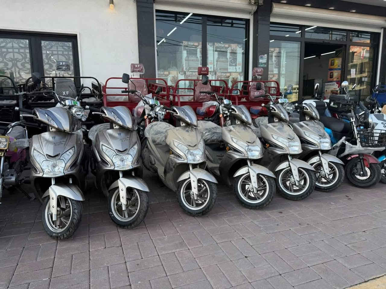 🔥 الوحش "بترابه" وصل.. هاوجي الأصلي بالأقساط! 🏍️💨
يا أهل الرمادي.. يا أهل التأميم. للي يدور الكشخة والمتانة! 😎
متوفر الآن ماطور رص هاوجي (Haojue) باللون الرصاصي المميز 
، كامل الموصفات وجاهز يبيض وجهك بالطريق.

ليش هذا العرض ما يتفوت؟ 👇
✅ اللون الملكي: لون ترابي مميز ونادر.
✅ قانوني مية بالمية: مرقم وجاهز مع السنوية (باسمك وبدون تعقيدات).
✅ كامل مكمل: الماطور بحالة الوكالة وجاهز للعمل.

💳 العرض الأقوى: أقساط مريحة جداً!
بالتعاون مع (جمعية التراث الاستهلاكية)، كدرنا نوفرلك نظام أقساط يريحك وما يضغط على ميزانيتك.
استلم ماطورك اليوم وسدد براحتك! 💸✨

📍 العنوان والموقع:
تفضلوا بزيارتنا، أهلاً وسهلاً بالجميع:
📌 الأنبار - الرمادي - حي التأميم.
📌 شارع النخيل - مقابل محطة النخيل مباشرة.

📞 للحجز أو الاستفسار:
تواصلوا معنا عبر الرسائل ✉️ أو زورونا في الموقع.
#الرمادي #الأنبار #حي_التأميم #هاوجي #أقساط_مريحة #دراجات_نارية #جمعية_التراث #Haojue


**إذا كنت صاحب هذا الإعلان وتريد حذفه لأي سبب، رجاءا أرسل رسالة إلى الدعم الفني**