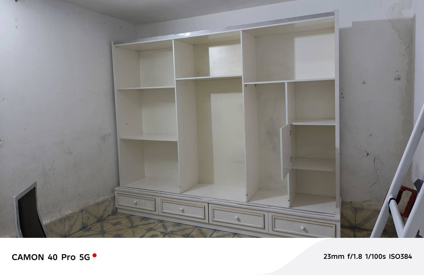 غرفه تركيه للبيع نظيفه جدا سعر الغرفه 600 وبيها مجال العنوان كربلاء حي العامل الشراي يتصل***********
