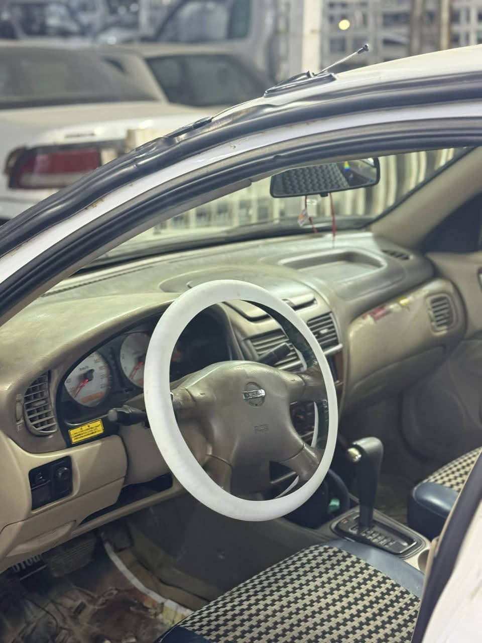 سلام عليكم سني ٢٠٠٦ياباني قبق اابيض لون ابيض بيهه ٢قطع صبغ والباقي بلادي تخم تاير صدر جديد َ تبريد ثلج رقم مميز ميسان شرط التحويل مكاني بغداد الاتصال على الرقم ***********لاستفسار سعره 84 وبيه مجال
