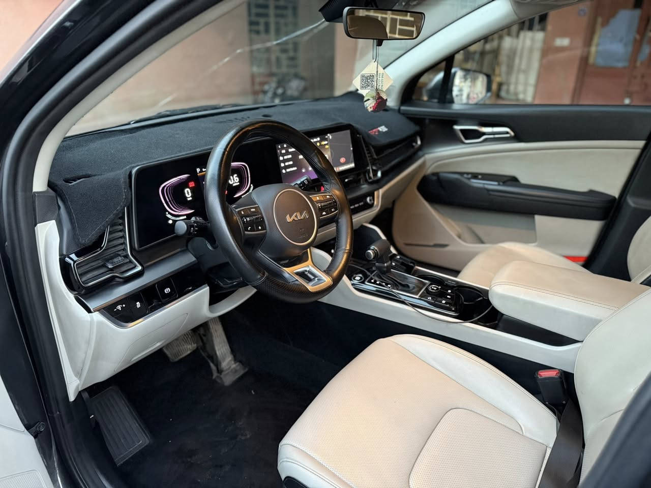 سلام عليكم 👋
سبورتج فول ماعدا الفتحه
لون فيلي
ماشية 41000 الف 
موديل 2024                        
حادث بونيد وجاملغ فقط 
جاملغ  مصلحه نفسه وبونيد بدلته  والدعاميه نفس لون شديتلها اصليه 
ايرباك ستيرن ودشبول 
مواصفاتها :-

1. محرك 2500 
2. كير 8 نمر
3. داخل لونين ابيظ واسود
5. بصمة : تشغيل - ابواب - صندوك - 
6.تشغيل عن بعد
7. شاشة كبيرة على طول  الدشبول تدعم  ابل كاربلاي واندرويد اوتو وفول تحكمات
8. كيجات الكترونية متغيرة حسب الوضعيات
9. انظمة القيادة : سبورت - سمارت - نورمال
10. كشنات جلد  ابيظ كهرباء 
11. كرسي كهرباء 
12. اضواء ترحيب عند الاقتراب مع ترحيب داخلي عند الصعود او المغادرة
13. شحن وايرليس
14. منافذ تايب سي عدد 3 مع 2 في الكشنات ومنفذ يو اس بي 
15. هاند بريك بصمة
16. اوتو هولد
17. نقطة عمياء 
18. رادارات امامي جانبي خلفي 
19. تحديد مسار ذكي
20. قيادة ألية ذكية
22. كروز سرعة
23. تدفئة كشنات 
30. شاشة لمس متغيرة لتحكم الميديا او لتبريد
32 . تبريد قطعدين 

ملاحظه السياره اني مستوردها بيدي ومعمرها درجه اولى كل اصلي مو تجاري

السعر 200 بيها مجال كلش قليل
رقم ‭***********
مكان السيارة بغداد البلديات
