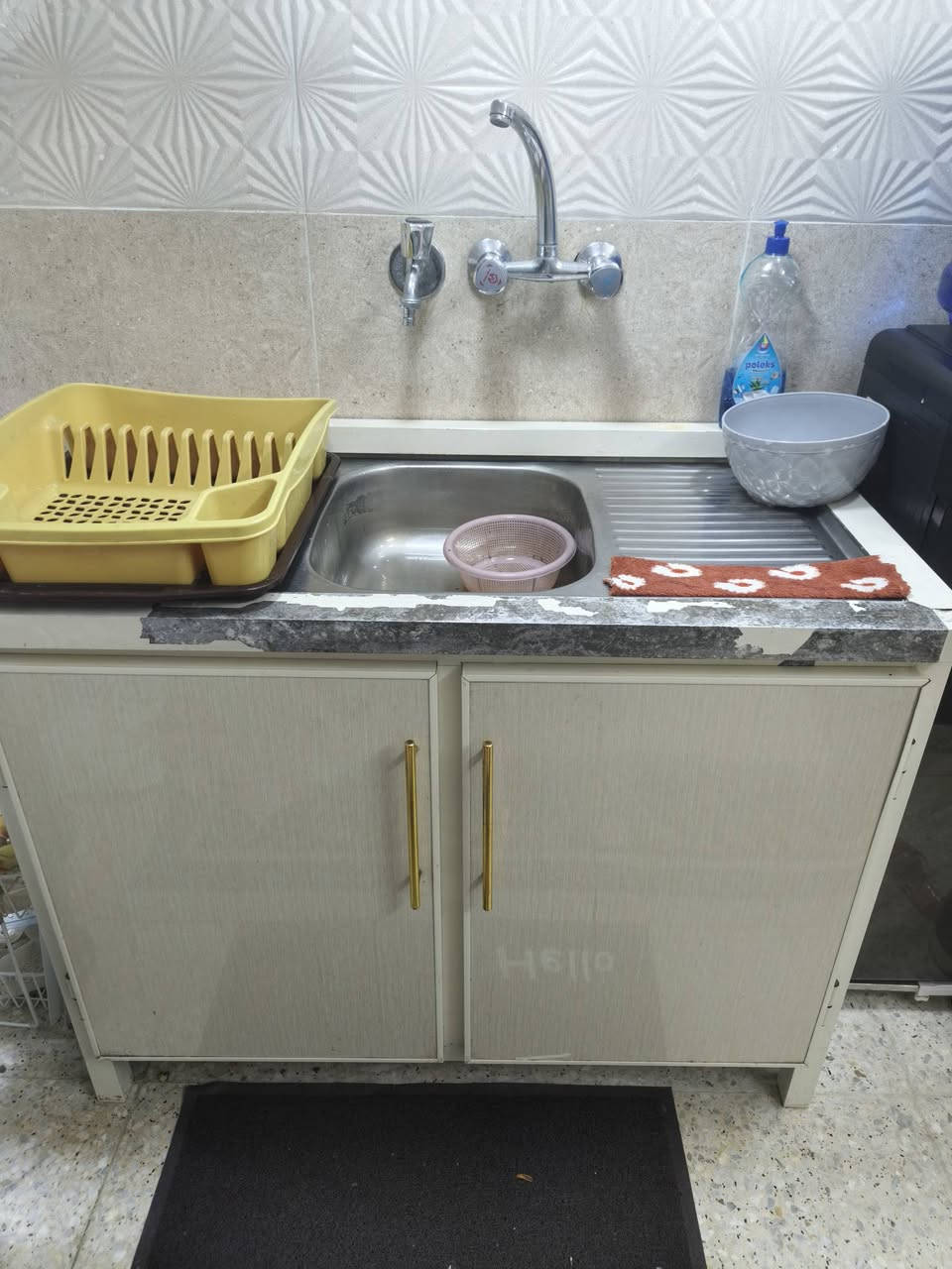 السلام عليكم غراض للبيع
الديوان ب200وبي مجال
الكاونترب175وبي مجال
الطباخ ب130وبي مجال 
الطبلات ب120وبيهن مجال
العنوان الاسكان شارع 32مقابل كلية المأمون ***********
