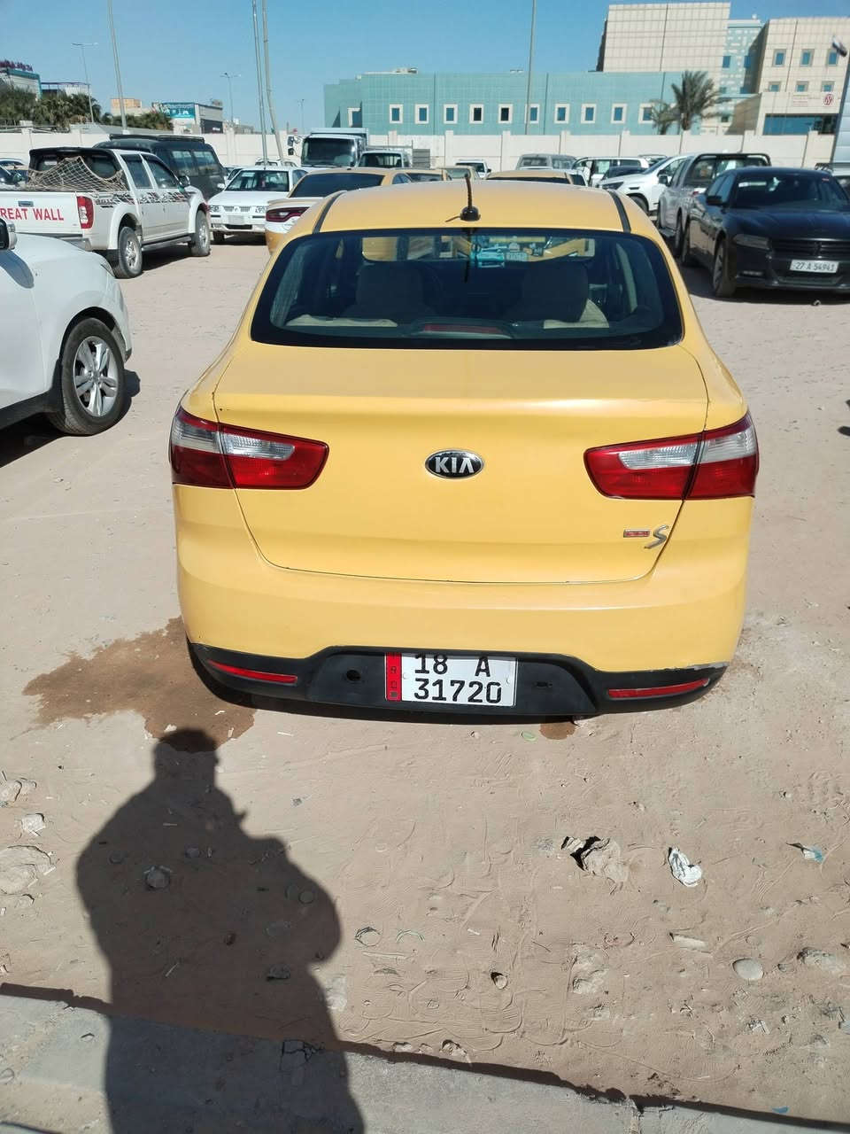 سلام عليكم..
كيه ريو موديل 14 

أمريكي بأسمي.. رقم وهزه وسنويه ستوني مجدد

السياره كلها ليبل واحد فقد جاملغ امامي مبدل...

وبيها ضربه بل جاملغ الخلفي ماعابر للداخل... ول باقي طخات بصيطه. اخوان السياره اكفلها  منل كص ول شواصي. قماره اصوليات مكينه وكير جدد لاتبخير ولا تنقيص. كهربائيات كلها شغاله السعر 75 وبيها مجال.

مكاني بل ديوانيه قضاء عفك رقمي. ***********
