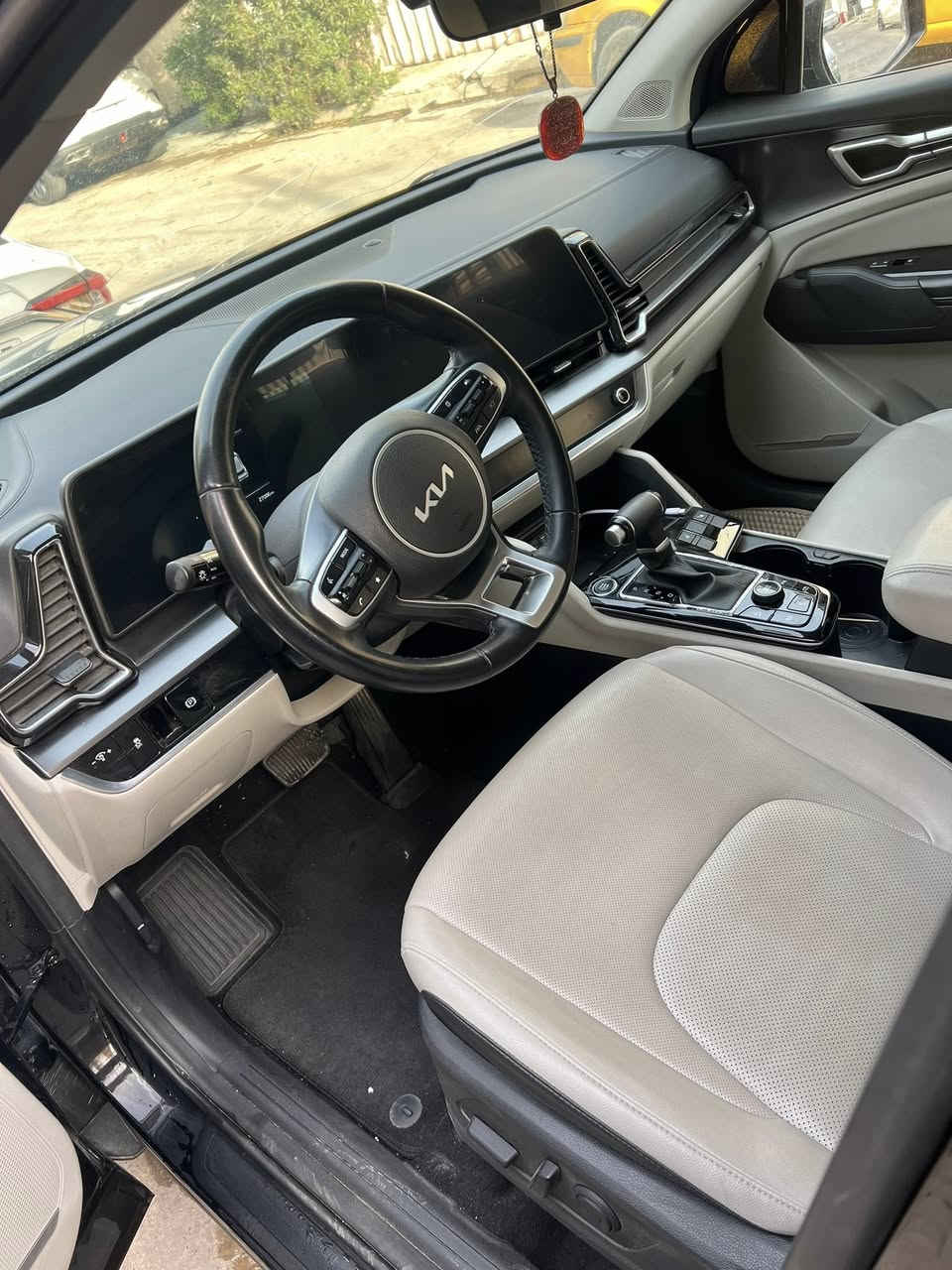 كيا سبورتج 24 ماشيه 27 الف كيلو رقم اربيل مكاني بغداد ضربه الوارد بنيد مصبوغ والجاملغ نفسه بي بارد فقط 
سعر 200 $
***********
