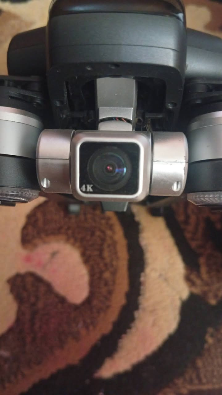 السلام عليكم 
اخوان هاي درون 
الدرون كلشي ما بسه فقط شي واحد
البطاريه مالته جانت تفقد
و حورنا بطاريه اقوى و هسه اطير اكثر من 25 دقيقه 
ادفع سعر للدرون وذا عجبني ابيعلك 
مكاني موصل جانب ايسر 
توصيل عندي 
***********
