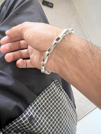 سوار خشن ١١ غرام الي مهتم يتفضل خاص ايطالي متوفر توصيل 07702230235