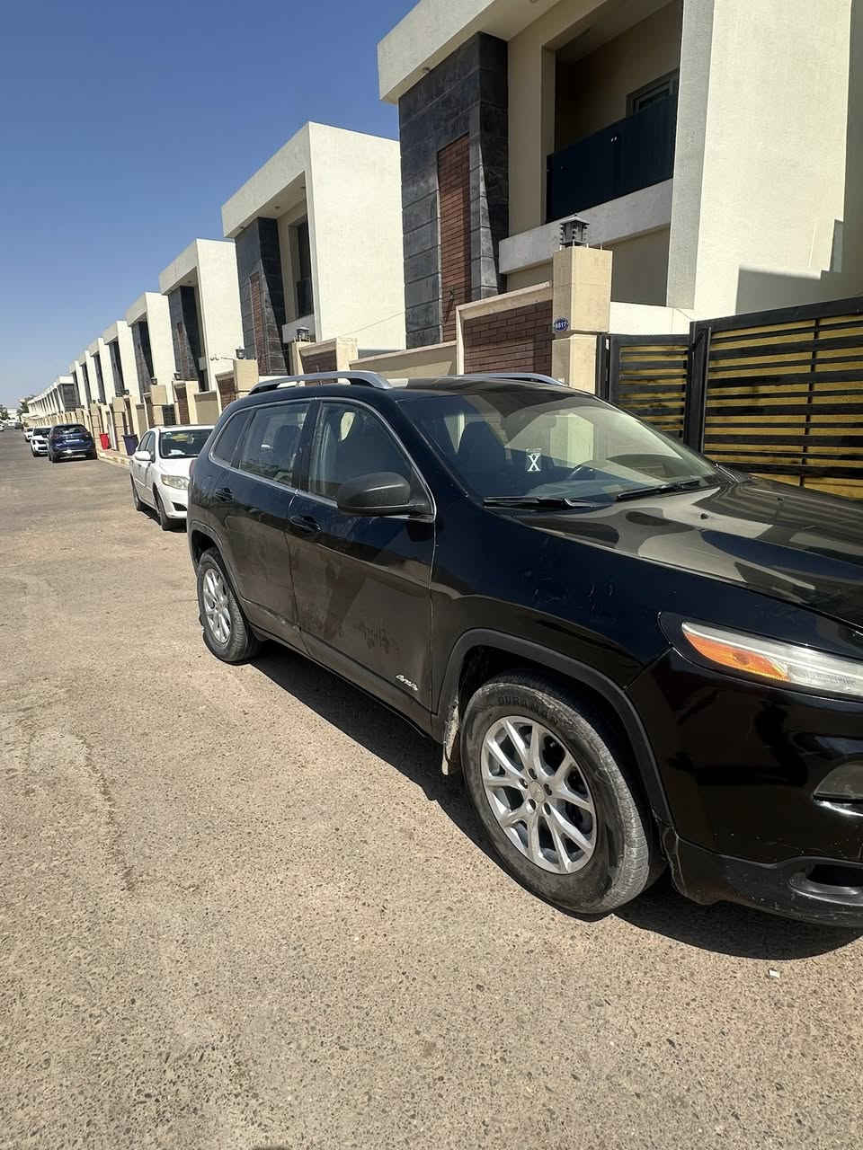 جيب بزون 6 سلندر للبيع امركي موديل 2018بيها قطعتيت بدون دواخل السعر 11 الف دولار 💲 ***********
