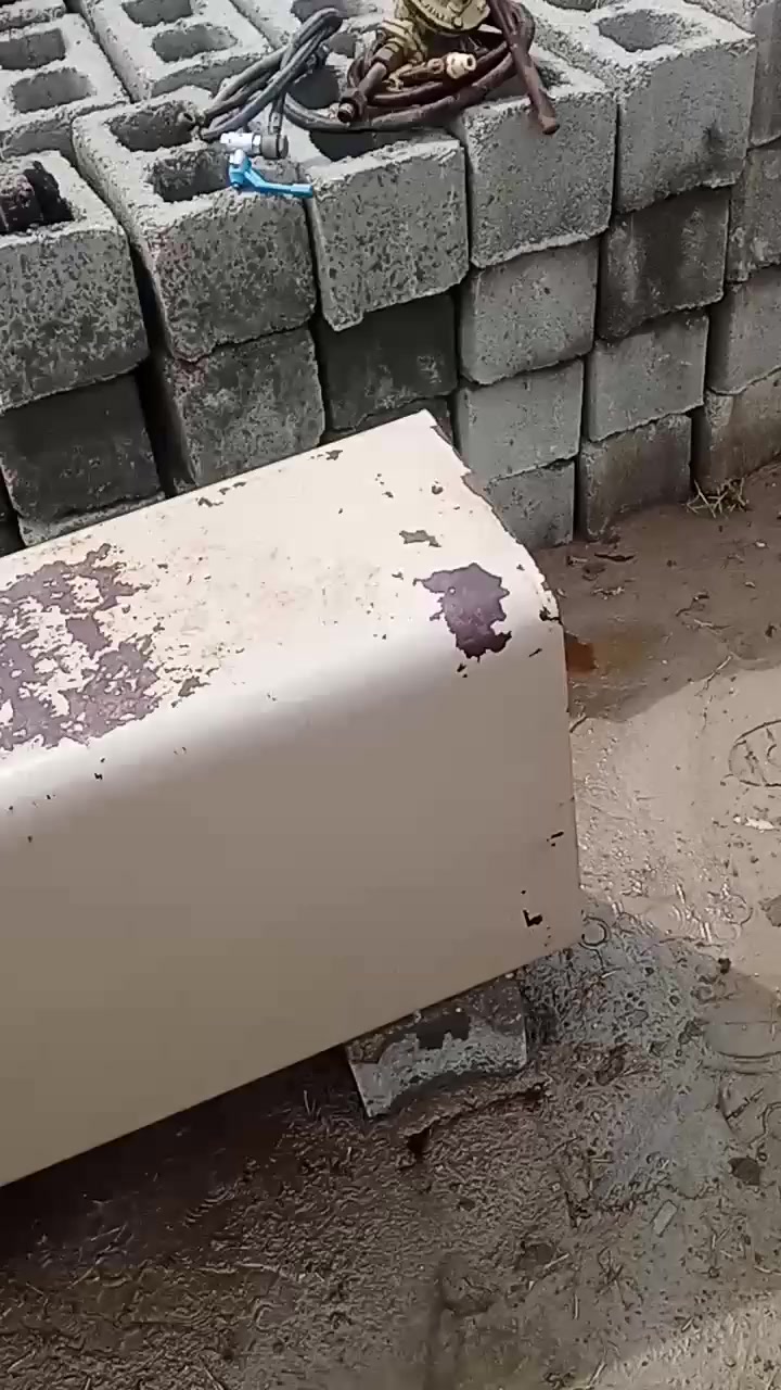 سلام عليكم خزان للبيع مكان بغداد سعر مناسب ***********
