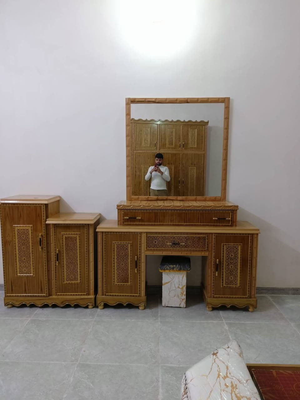 #قسط_غرفتك_براحتك
✔️ ويانا مدة التقسيط سنة و نص بدون مقدمة 
✔️ لحاملي ماستر كارد الرافدين من الموظفين و المنتسبين و المتقاعدين
✔️ يوجد فصال حسب الطلب
✔️ يمكنكم استبدال غرفكم القديمة بغرفة جديدة وتقسيط الفرق
✔️ غرف نوم باحدث الموديلات من خشب الصاج
📌العنوان : الموصل / الجانب الأيمن / الصناعة القديمة / اليابسات
📱اسياسيل : *********** (يوجد واتساب)
📱 كورك : *********** (يوجد واتساب
