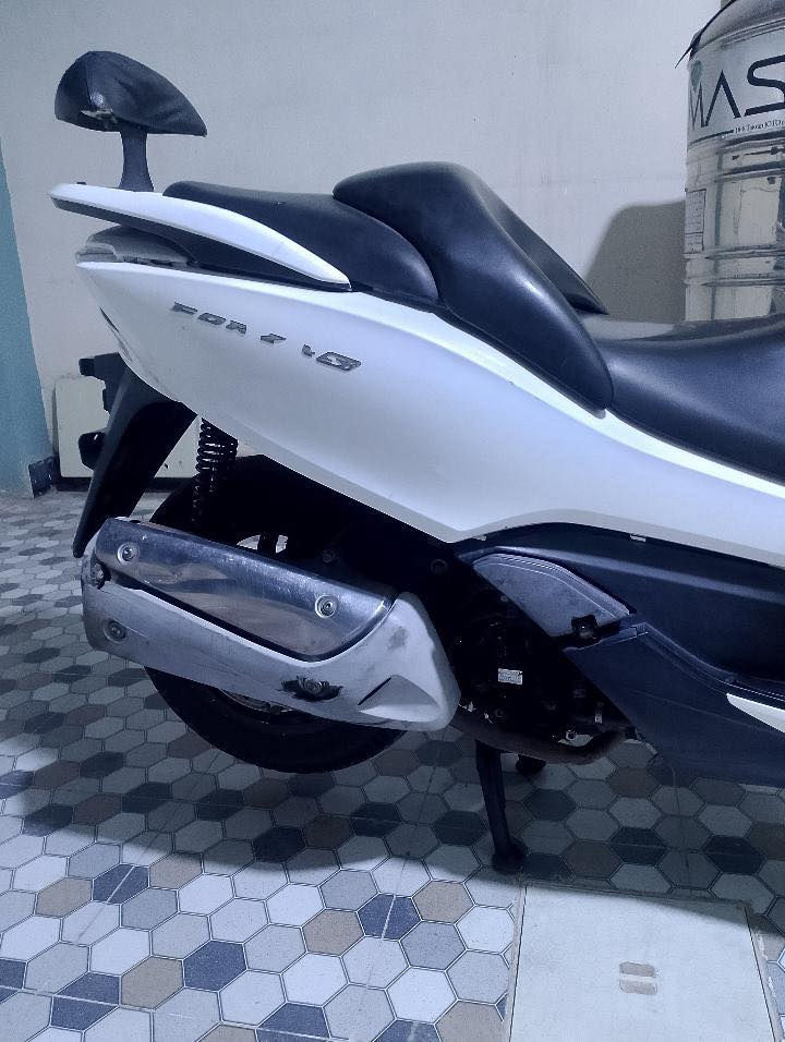 السلام عليكم 
فورزه 012 بيضه دراجه حلوه خير من الله 

دراجه نقصها جامرلغ امامي بس كهربائيات كلها شغاله 

ستان حساس مكينه ناعمه معدل حلو 

دراجه مال جناي شراي خابر ودلل سعر ١٥٠٠ 

وبيها مجال شراي اتصل ***********
