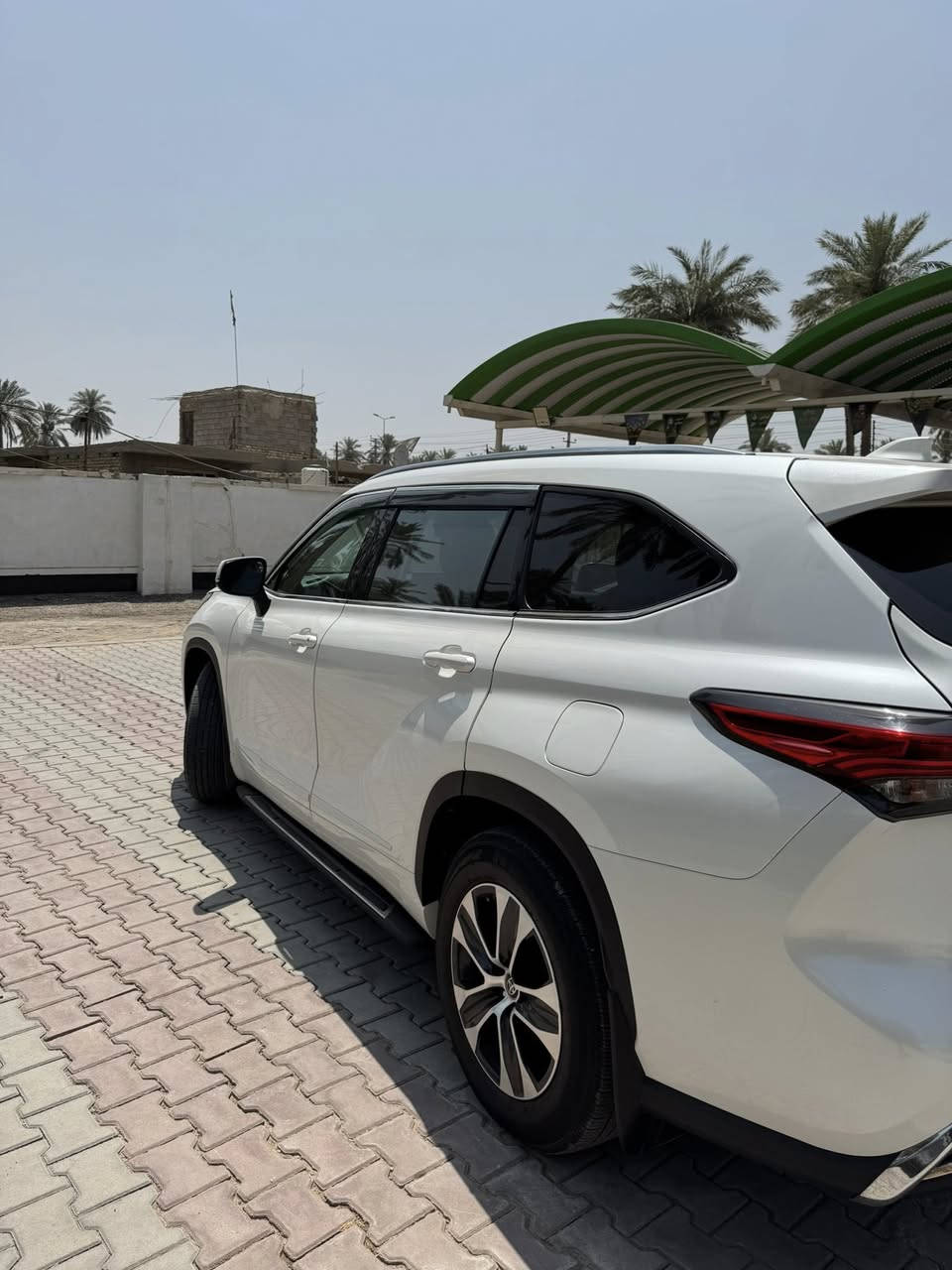 للبيع: تويوتا هايلندر XLE 6V 2021
التفاصيل:
- محرك: V6 بنزين 3.5 لتر
- فئة xle فل مواصفات
- اللون: أبيض صدفي
- رقم: اربيل 
- الممشى: 118000 الف كم

المواصفات:
- 7 راكب
- تدفئة كشنات
- سلايد (فتحة سقف)
- صندوق كهرباء
- كاميرا خلفية 
- رادار أمامي + رادار جانبي  
- لايت زنون + لايت أوتو
- بردات جانبية
- بصمة تشغيل + دخول ذكي+تشغيل عن بعد
- مثبت سرعة 
-رقم اربيل تحويل مباشر 
السعر                   (335 $ )
📍 الموقع: بغداد  الكرخ

السيارة وارد امريكي (كلين بدون ضرر) 
📞 ***********
