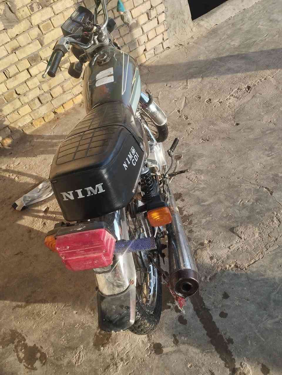 سلام عليكم
دراجه للبيع نضيفه مكينه خير من الله 

بليته ورقم شاصي  مديل 21 
مكفوله من كلشي كهربائيات كلهه شغاله 
دراجه مال بلاد مو تعمير 
السعر 550 قرب مطعم طواحين 
تصال علا لرقم ***********
خاص ما جاوب
