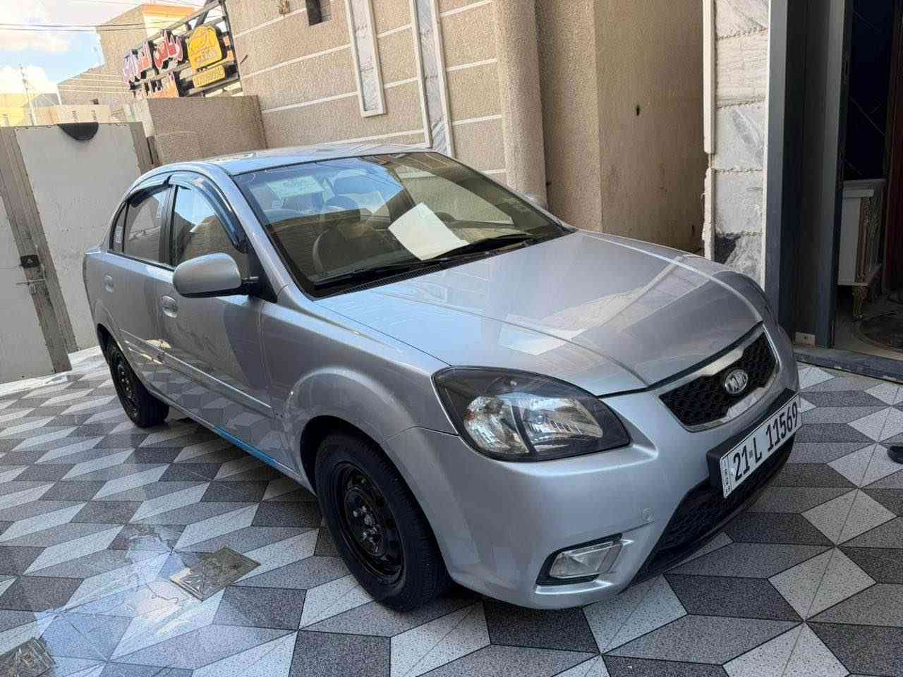 كيا ريو 2010 خليجي 
محرك 1600
تخم تاير جديد
صدر امامي خلفي جديد 
داخل مدوشم عام 
بدون ضرر ولا صبغ سونار داخل المنشور جديد 
رقم جديد سنوية وهزة جديد بسمي شرط تحويل 
العنوان ديالى بعقوبة ***********
السعر 93 بيهة مجال بصيط جدأ بعقوبة, ديالى
