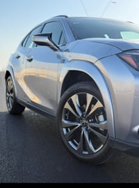 لكزس UX250h • هايبرد AWD • ماشيه ٦٠٠