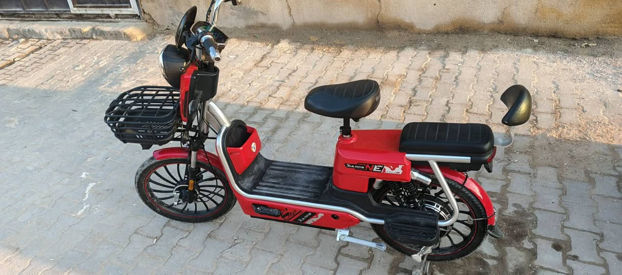 السلام عليكم للبيع بسكل شحن مديل2025 خمس بطاريات دبل 3سرع سرعته 60 الباسكل مابي أي نقص السعر350وبي مجال مكاني كربلاء***********
