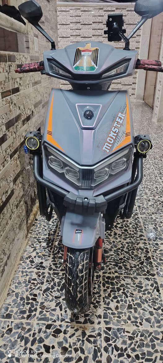 ماتور سكنس وحش ملف 2000 ونص ماتور نظيف مثل ما تشوف العين جلخ واحد ما بيه هسه باتريات بسرعه 99 هذا رقم الهاتف***********
