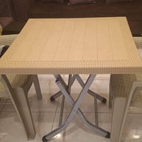 طاولة وكراسي • بحكم الجديد • استعمال شهر