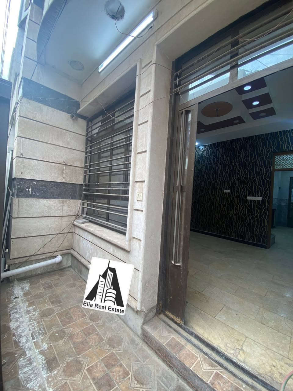 للايجار 50 متر استقبال ومطبخ وغرفتين نوم وصحيات مكانه  السيدية / الاقتصاديين خلف حلويات الهلالي ايجاره 750 الف 
*********** حمزة 
مكتب ايليا للعقار
