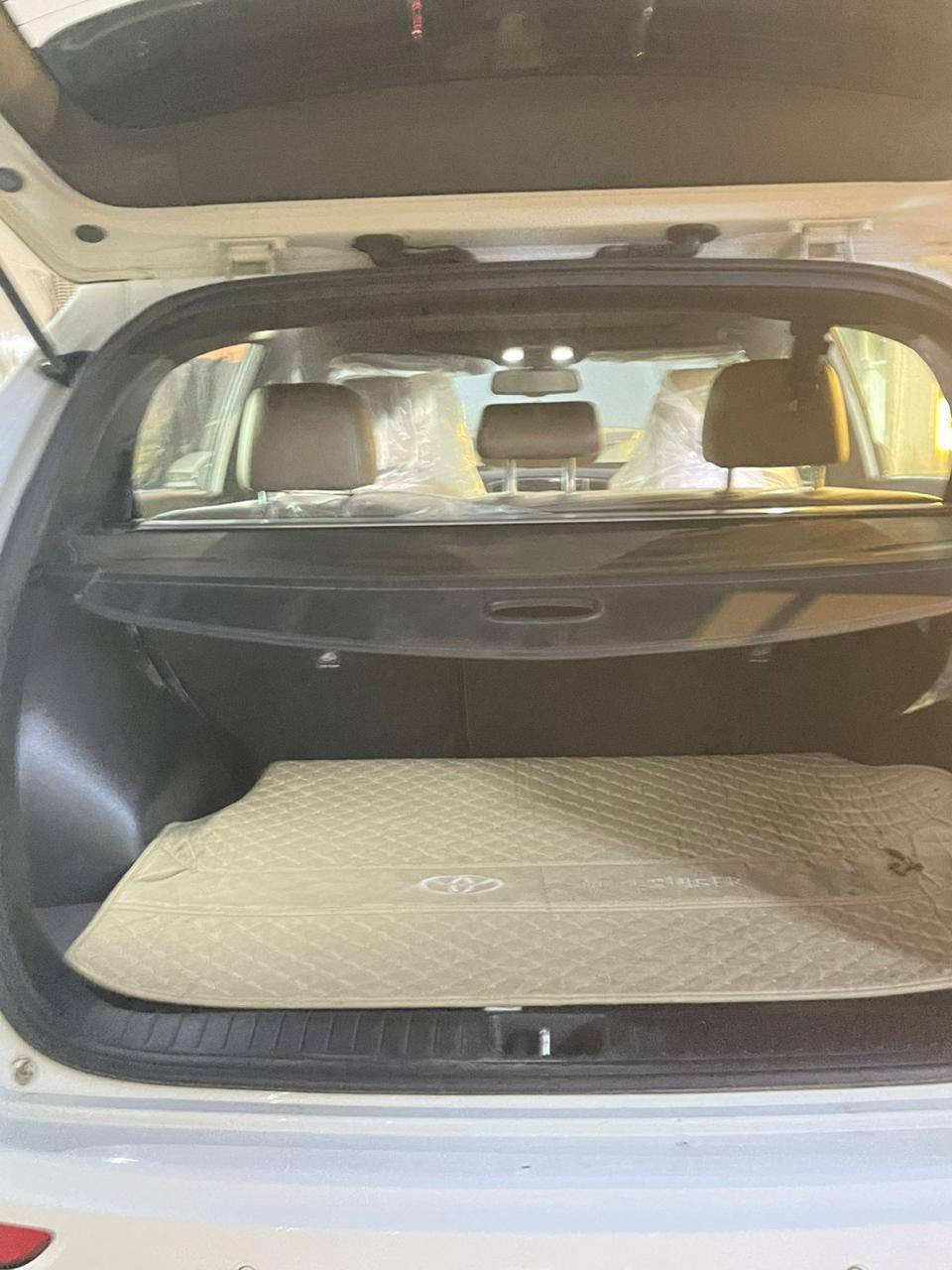 السلام عليكم من رخصه الادمن سبورتج خليجي
موديل2019

بصمه 

تبريد قطعيتين

بنوراما 

كراسي جلد 

كراسي كهرباء 

كامره خلفيه 

حساس امامي خلفي 

هند بريك كهرباء 

توقف ذاتي 

مانع انزلاق 

قياده ذاتيه 

تحديد مسار 

محرك 2000دوش 

(السياره بيه   جاملغ الصدر عكس السايق  مصبوغ فقط  ) بسبب طخه خفيفه  وبيه رصعات خفيه الباقي  
 السعر 193$
مكان  السياره بغداد  الكرخ 

الاستفسار    ***********
