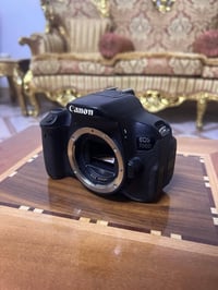 📸 للبيع Canon EOS 700D – نظافة 100%  🔹 الكاميرا: Canon EOS 700D 🔹 العد...