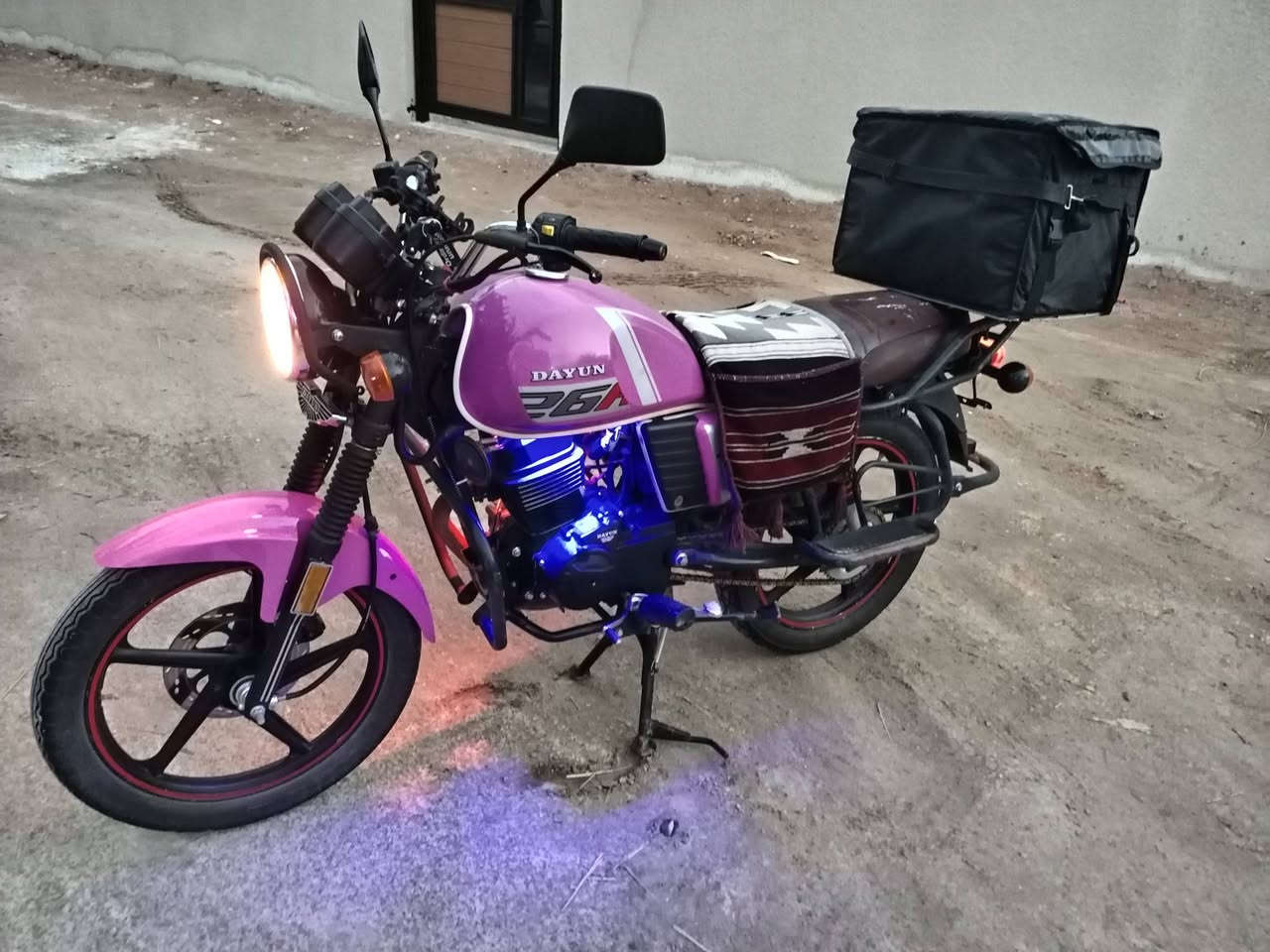 السلام عليكم ورحمة الله.
دايوان نفخ موديل 2023 وردي محرك 150cc سنوية بس تروح تستلم اللوحات رقم عربي الدراجه حلوه ومحركها مكفول ناعمه كلش ورزنه بالشارع الدراجه رايدها بمليونين و 200 ألف وبيها مجال حگ العمله والجيه وتشلع عيوني وتاخذهن وياها مكاني كربلاء الإبراهيمية 
رقم موجود خط و واتساب: ***********.
