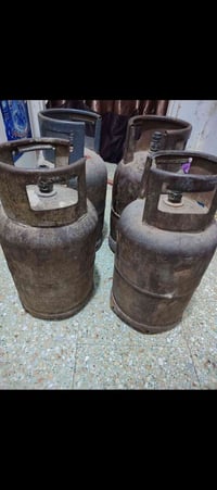 يوجد دبات غاز ب٧٥ الف  ويوجد متروس  ويوجد تبديل متوفر توصيل  داخل بغدا...