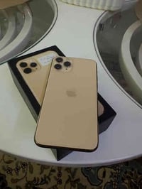 للبيع آيفون 11pro لون ذهبي ذاكرة 256 جهاز نظيف مامبدل بي شاشاة ولا بطا...