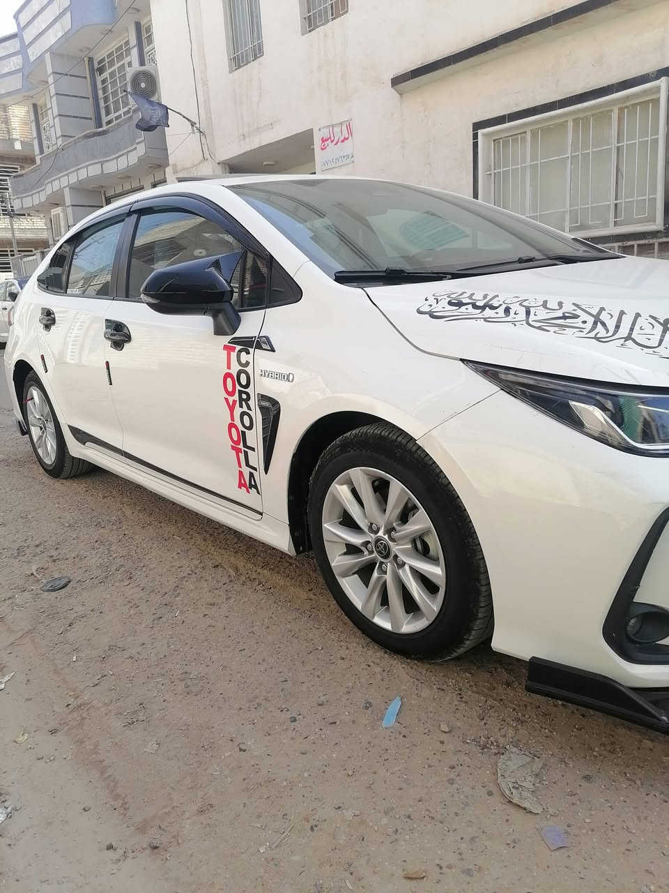 السلام عليكم ورحمة الله وبركاته كورلا هايبرد تجميع الصين خليجي شكل الساز
هايبرد بانزين موديل ٢٠٢٣ اللون ابيض السيارة مكفولة من الصبغ والضربة عدا بارد مكانين زغار بالذيل مال جاملغ أمامي مال سايق بحافة الباب بصفة بالصندوك يم علامة هايبرد بيهة ثلاث أصابع تقريبا السيارة ماشية ٥٧ الف وعلامة زركة ومكينة 1800cc  كير ثلاث وضعيات قيادة تبريد قطعتين ثلج  داخل احمر بلاد  شاشة كار بلي وكامرا دوارة فول اجدي ويل كب بلادي فتحة سقف بانوراما طكتين رادار وتحديد مسار وقيادة ذاتية تزحلق وتحكم ستيرن جهتين فول فول عليهة كت اسود لماع من الدعامية للدعامية كامل بصمات ثنين كتلوكات مال شركة فرشات مال شركة بالنايلون مكان السيارة بغداد الأمين الثانية قرب جامع المحسن حيدر *********** أو ***********  السعر ١٣٤ وبيهة مجال حق الجية
