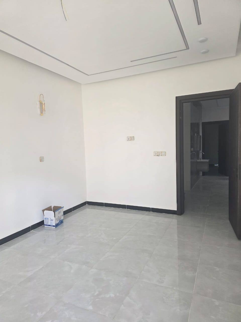 اعلان/دار للبيع 
مساحه 150متر مربع ,#طابو زراعي سند 25 ,الواجه 7.5
خدمات ،مجاري ، تبليط ، شارع 9متر ,طابقين ،#بناء جديد 

يحتوي على 3غرف نوم +صاله +كندور +مطبخ +3مجمعات صحيه  

العنوان -الحله - نادر الاولى - حي الزيتون .

للتواصل او الاستفسار الأتصال على الارقام التاليه .
***********
***********
***********

أو مراسلتنا على الصفحة الخاصة بالمكتب
أو على الواتساب https://wa.me/+9647827122333 .
أو زيارتنا في المكتب الكائن : الحلة - الاسكان - شارع الطاقة ، مقابل مجمع الأنوار.
