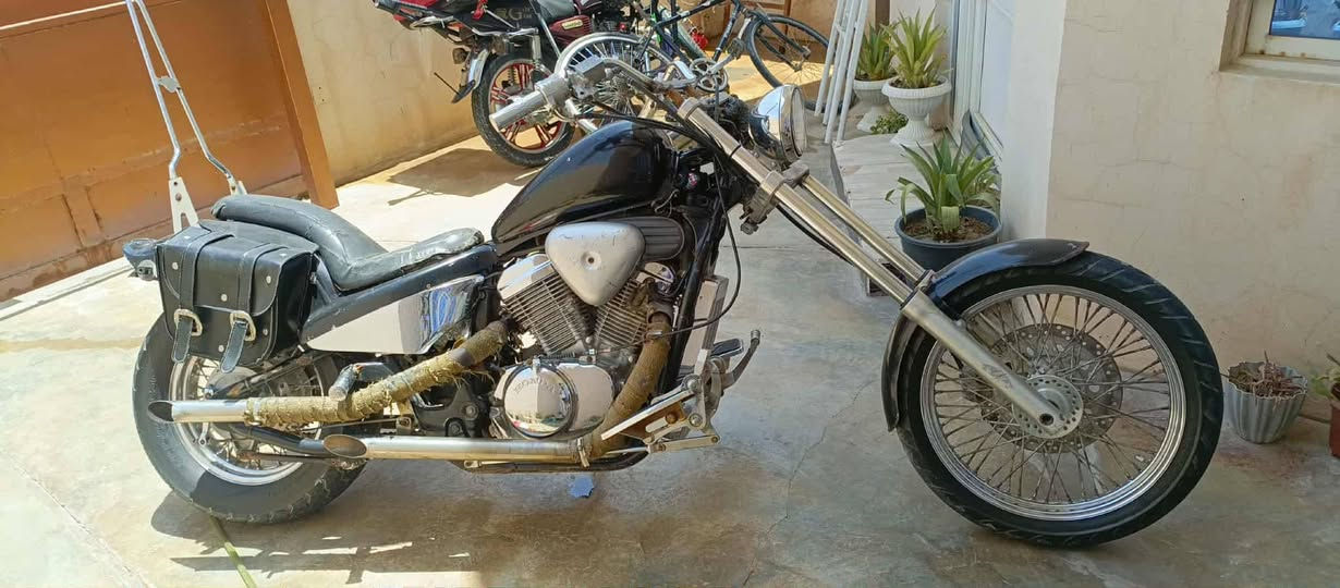 محرك وكير شغالات نكره بس تدري متروكه حاليا صار ٦ أشهر  يرادلهه ترتيب وصيانه الواتر بم هوه شغال  بس مكسوره  قاعدت البرغي  والباقي شغال ما بيهه شي وتحتاج صبغ وجماليه وجمبزه  وانطيك وياها  هدايا بعض الشغلات
رقم وسنويه باسمي  صلاح الدین  السعر ١٣ ورقه  *********** رقمي
