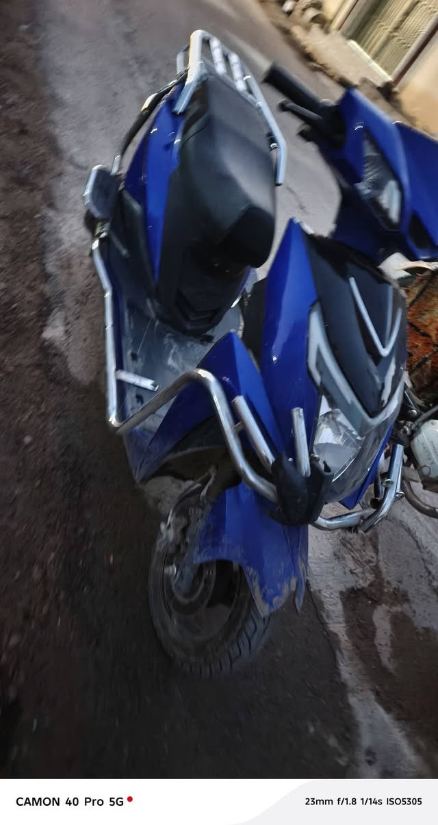 سلام عليكم دراجه سكنس شحن 6بطاريات ليثيوم موديل 25نضيفه بيه 3نمر وبك ترجع تجي وياه جنطه خلفيه للبيع ومراوس 
الاستفسار ***********
