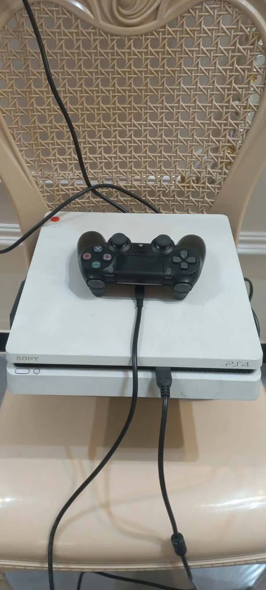 بلي 4 نظام 9 نضيف جدآ ما مفتوح السعر 300 الف
***********
