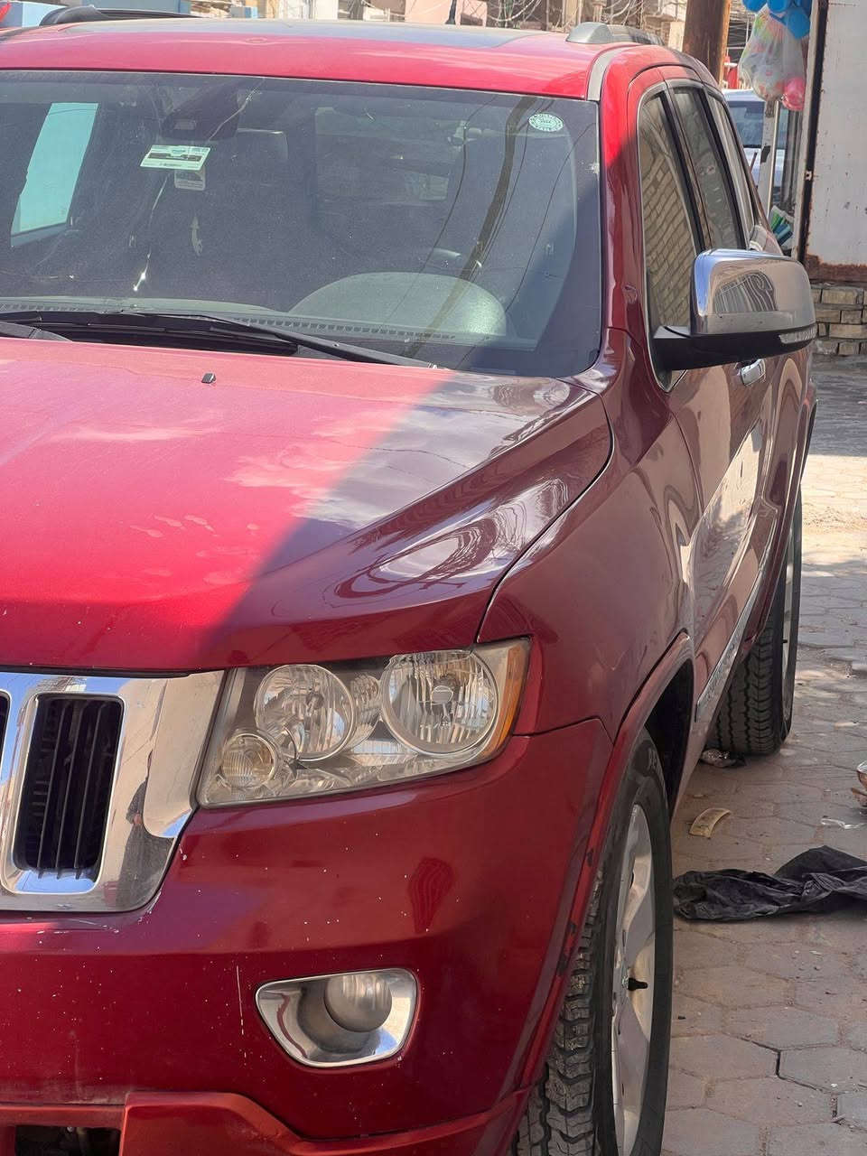 اللهم صل على محمد وال محمد جيب للبيع موديل 2011مستعجل السعر 117 قفل فول مواصفات بلا راما بصمه غرفه جليد اعلى فئه محرك 8 سلندر السياره جديده بمعنى الكلمه ما ناقصها برغي من محرك من كير حداديه تبريد كله جديد ايدامه كامله للسياره تخوم تاير اللي ياخذ السياره ربع ما يذب عليها رقم اربيل دولي مداور او وكاله مكان السياره نجف بيها بجم ثلاث قطع صبغ او تعمير بالشاصي وهذا رقم الشاصيها1J4HS5GY8BC532364 رقم ***********
