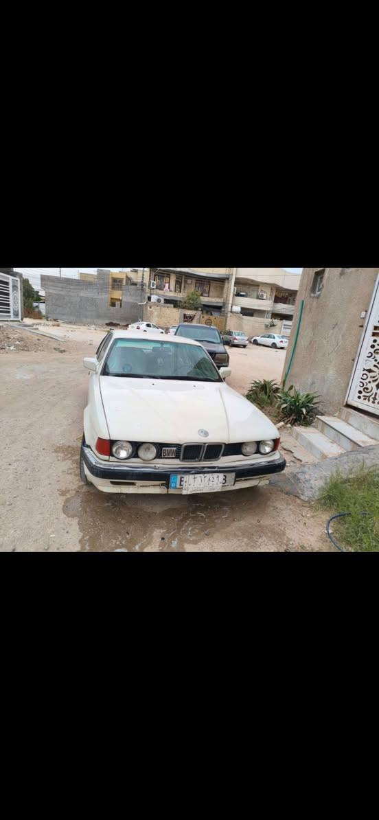 السلام عليكم بي ام دبليو 1990 رقم بابل نكليزي مباشر عقد مروري صاعده هزه قبل شهرين مكينه وكير راس ثور مكفول من كلشي سعر 28 وبيه مجال عنون كربلاء كنطره السلام *********** * نقص حداديه فقط
