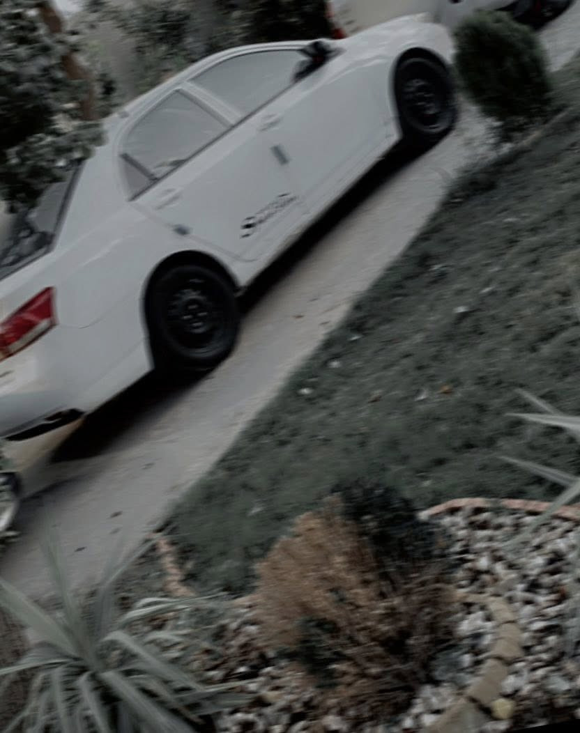 سلام عليكم .. BYD G3 موديل 2013   
رقم مشروع وطني  كير جيد ومحرك نضيف 
تايرات نضاف داخليه السياره مرتبه نفس ما موضح كدامكم 
شواصي مكفوله من الضربه فقط ضربتها بالجهة عكس السايق موضح بل صوره ومرجعه عل بارد الباقي سليم
تبريد ناقصه بس كمبريسر السعر 43 وبيه مجال العنوان بغداد المشتل الرقم ***********
