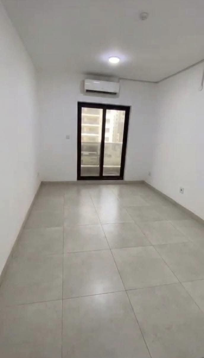 .شقة للايجار في دار السلام فارغة طابق ثالث في عمارة
d3
الشقة مساحة 134
التصميم المرغوب d1
الشقة إطلالة داخلية عل مول
ايجارها شهر بشهرة 800الف
***********
