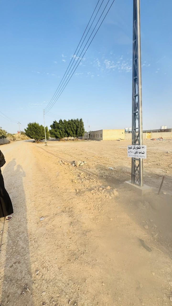 السلام عليكم
٣ قطع مساحه الكلية ٦٠٠م 
منطقه الولايه مجاور مدرسه منار الولايه 
للاستفسار ***********
