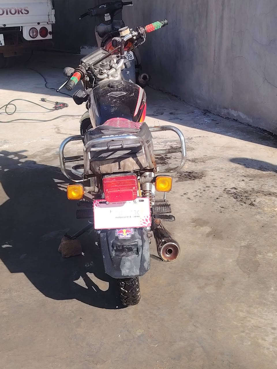 سلام عليكم شباب عندي دراجه لبيع مديل 22 كامله ينقص مابيه دراجه حلوه بدون سعر 400وبيه مجال بصيط حك جيه مكاني بغداد المحموديه *********** ///***********
