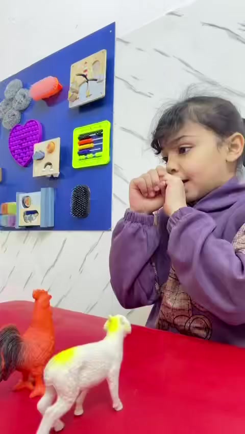 هذا الوقت يُعد جزءًا من تدريبات أطفال التوحد، ويُستخدم لتنمية التركيز وتنظيم الانتباه بأسلوب تدريبي هادف

للاستفسار خاص او على الأرقام التاليه
***********
