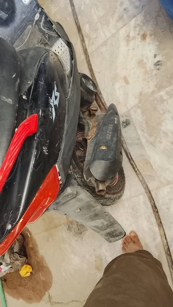 السلام عليكم دراجه ((ما مفتوحه)) لبيع ماكس عدله كاملا مابيه اي نقص 
دراجه تعمير جديد كلجات جدد وتواير جدد 

دراجه بيه تزويد دبلات مامي رياضي وياله نجمه رياضي صالصه اف ام رياضي 

دراجه لايت عالي ناصي بكلايت هورن سكنات شاير شغالات 

((((دراجه ما مفتوحه شرط لفحص بوشه بلاد  (49)))))) 

دراجه موديل 2006

مكاني سوك الشيوخ 

سعر 450 وبيه مجال 

تواصل ***********
