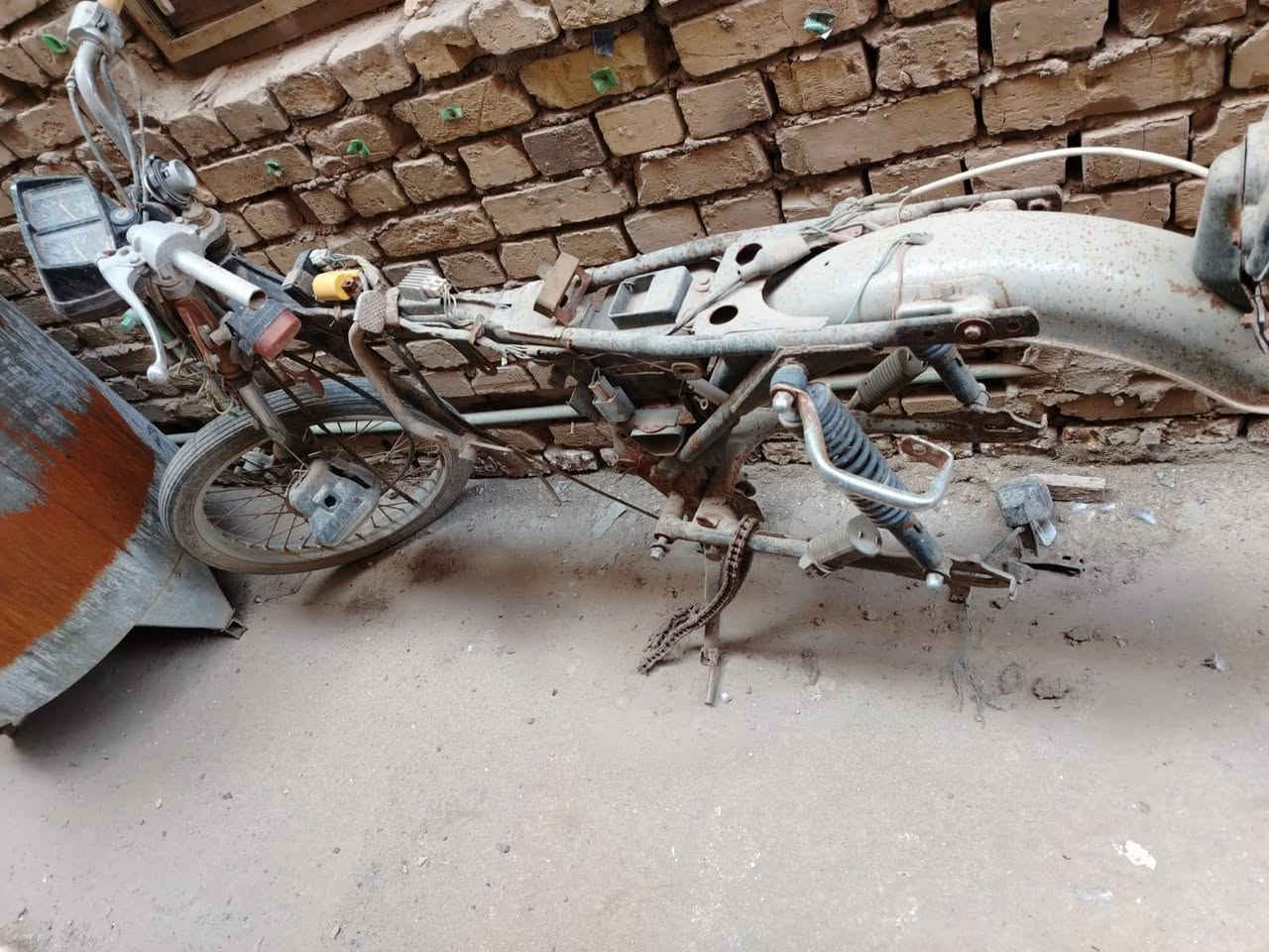 سلام عليكم شباب. شاصي دراجه يراني 2015 اوراق البيع. تصال هاذ رقم ***********
