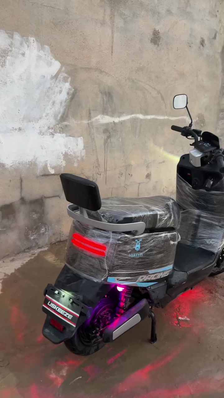 سلام عليكم
ماطور شحن 
نوع /بومه بوليسي
بطاريه حجم كبير 6
تاير جبلي
ملف/3000
مديل 25
استعمال /2اشهر 
سعر /اتصل على رقم 
***********
