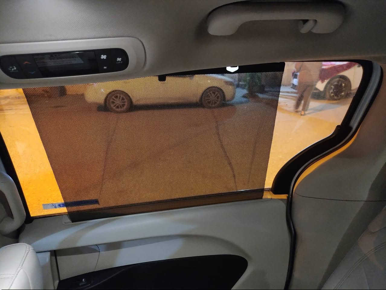 سيارة عائلية فخمة، مريحة جداً، واعتمادية للسفر والاستخدام اليومي.
المواصفات:

 • ✅ موديل 2021

 • ✅ 7 ركّاب (صفوف واسعة)

 • ✅ محرك 6 سلندر V6 قوي وناعم

 • ✅ ناقل حركة أوتوماتيك

 • ✅ شاشة لمس

 • ✅ نظام صوتي ممتاز

 • ✅ كاميرا خلفية

 • ✅ تدفئه كراسي+المقود

 • ✅ تحكم كامل من المقود

 • ✅ مثبت سرعة

 • ✅ تكييف أمامي + خلفي (تبريد ممتاز)

 • ✅ أبواب جانبية كهرباء 

 • ✅ مرايا كهرباء

 • ✅ نوافذ كهرباء

 • ✅ نظام ثبات وتوازن

 • ✅ نظام مانع الانزلاق

 • ✅ وسائد هوائية متعددة

 • ✅ مساحة تخزين كبيرة جداً

 • ✅ إطارات يوكوهاما أصلية (وكالة)

 • ✅ قيادة ناعمة وثبات عالي على السرعات

🧼 السيارة نظيفة جداً – استخدام شخصي

🔍 وارد امريكي رقم واسط  السعر 210وبيها مجال 

سياره بيها بنيد وجاملغ تبديل فقط بدون دواخل

‏‪0772 605 1365‬‏

‏‪0780 308 8924‬‏
