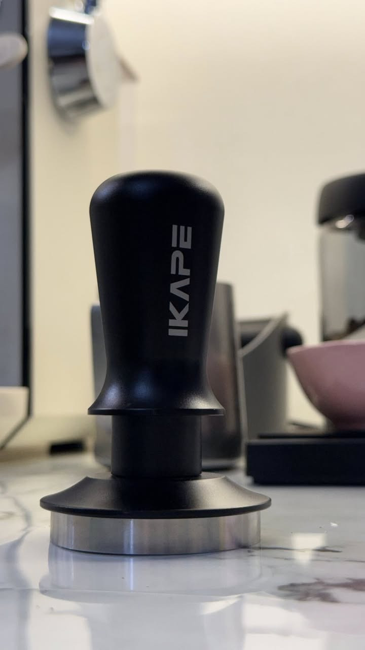 مكبس IKAPE يُستخدم لضغط القهوة بشكل متساوٍ لتكوين قرص قهوة متماسك، مما يحسّن الاستخلاص ويمنع التسرّب. يحتوي على نابض مزدوج لضغط دقيق وتوازن آثناء الاستخدام، مع تصميم مريح ومحور أسطواني لحركة سلسة. مصنوع من مواد آمنة وعالية الجودة كابس بي فقط 4 مرات 
سعرة 35الف قفل
توصيل 5 لكل المحافظات🚚


**إذا كنت صاحب هذا الإعلان وتريد حذفه لأي سبب، رجاءا أرسل رسالة إلى الدعم الفني**