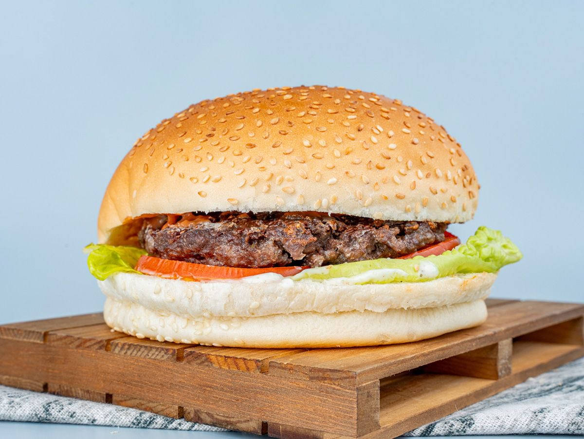 سلام عليكم زبائنه الحلوين ❤️ ماكولات حمودي) يوجد لدينا بركر بلدجاج وبلحم وعدنه طاوق 🍔🍢 وبيش طاوق  لفه بالف 🍢 وبركر بالف وربع بلاش وخلي يشبع الفقير ❤️ فقط يوم جمعه تفتيحتنه من 3 ضهر لل 10 ونص بليل) وباقي الايام تفتيحتنه من 11 صباحه لل 10 بليل) وهلا وسهلا بكم 😍 ويوجد توصيل 🚚 داخل صويره ***********
