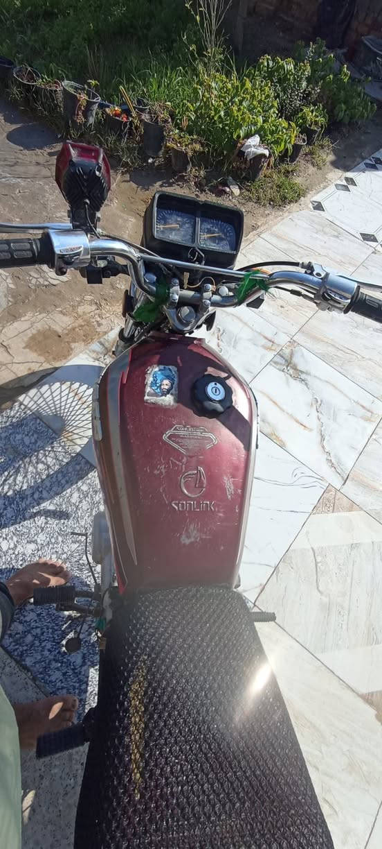 السلام عليكم تايكر للبيع موديل 21 اوراق نضيفه من كلشي كهربائيات كله شغاله مكاني بابل المتحتيه الحمزه الغربي متواجد عل فيس و واتساب  /‏‪0778 079 2421‬‏/ السعر 450وبيه مجاال بسيط
