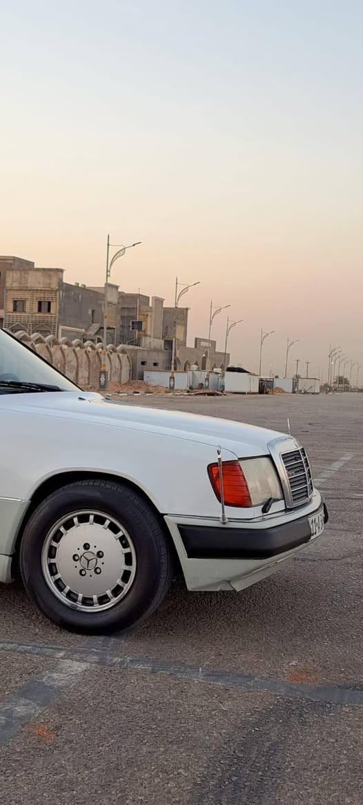السلام عليكم دب 300 موديل 88 محدثه 91 رقم بغداد مكانه بكربلاء السياره بيه صبغ صفحه وحده صوب اليمنه الباقي مكفوله من الضربه وصبغ محرك بطه تبريد ❄ثلج كهربايات كله شغاله حداديه جديده لايت زنن سنتر لوك قواعد دبل شركه السعر 60 ومراوس ترهم ونطي فرق  ***********
