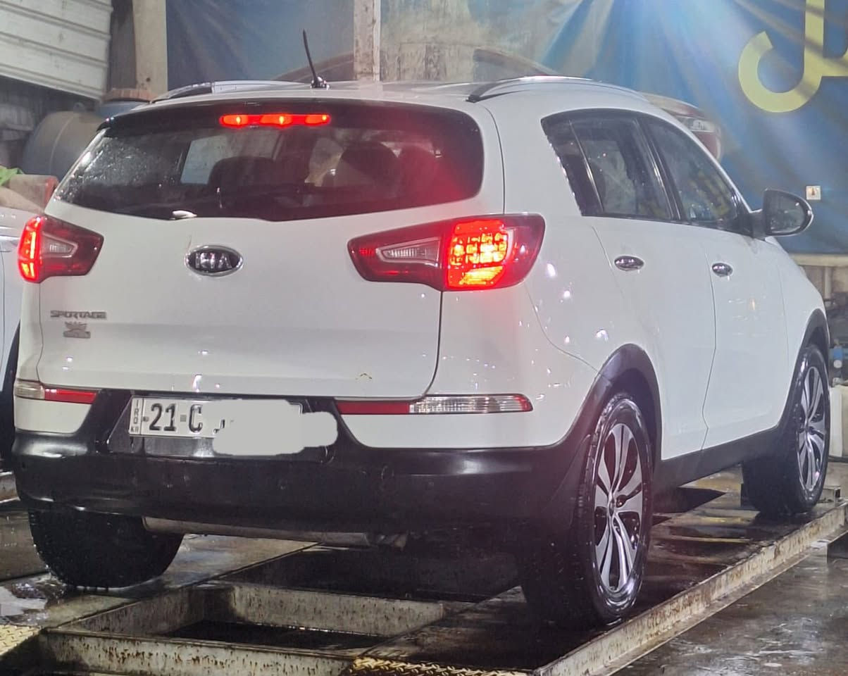 *********** جديده وحلوه
سبورتج 2012 خليجي
مكفوله من الصبغ والضربه
بيها بارد شي بسيط 
محرك 2000 دوش مكفول
لد امامي 
شاشه كامره 
حساسات
اشاير مري ومري شفط
كير مكفول
رقم وسنويه جديد بأسمي
تخم تاير وصدر جديد
تبريد ثلج
العنوان الاعضميه  
اتصال فقط مكلف بالنشر
السعر 134
