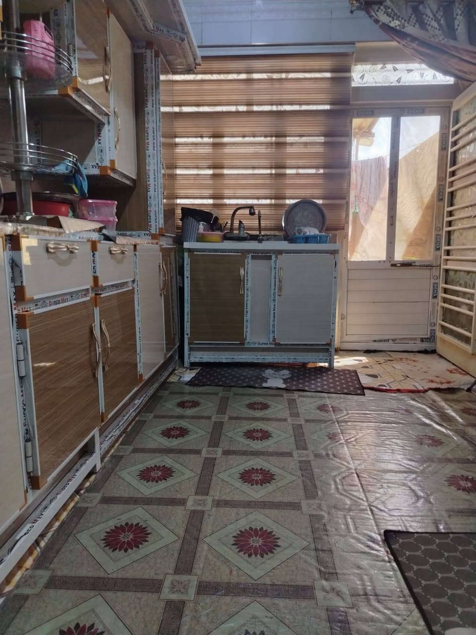 السلام عليكم يارزاق ارزقنا بيت زراعي للبيع مساحه 150م حي الشرطه قرب الاكاديميه يتوفر كافة الخدمات ماء كهرباء مولد العنوان ديوانيه السعر 35 وبي مجال رقم الهاتف ***********
