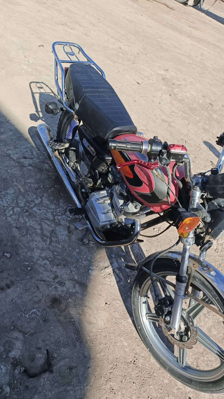 سلام عليكم دراجه سيفان موديل 2021جاهزه من كلشي مابيه نواقص محرك 200 كله شغاله هورن ضوه امامي خلفي اشاير سلف كله شغاله 5 كير محرك مامفتوح 
 الستفسار  ***********
